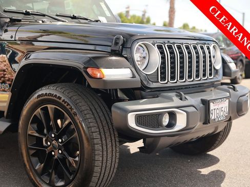 Used 2025 Jeep Wrangler Unlimited Sahara AWD/4WD image 7