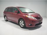 Used 2017 Toyota Sienna LE image 3