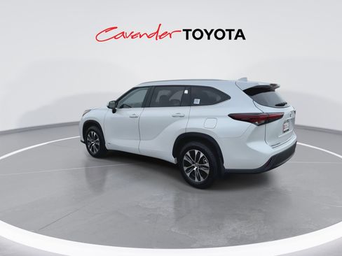 Certified 2026 Toyota Highlander XLE image 6