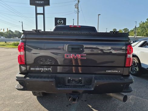 Used 2016 GMC Sierra 2500 Denali w/ Duramax Plus Package AWD/4WD image 8