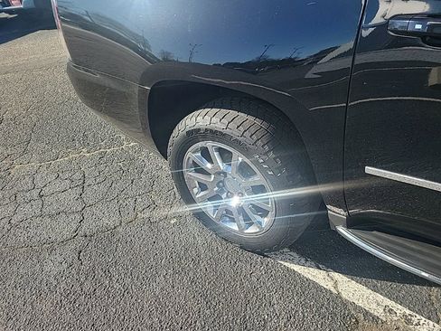 Used 2018 GMC Yukon XL SLT w/ Open Road Package image 12