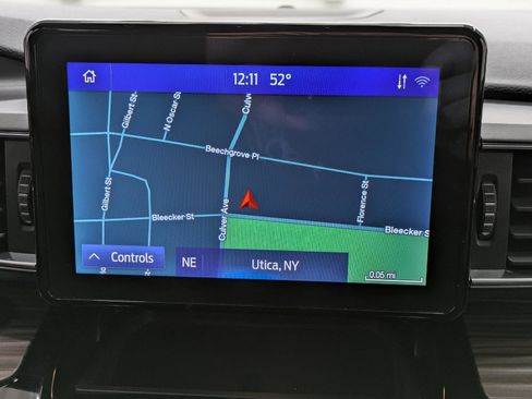 Used 2022 Ford Explorer Limited image 11