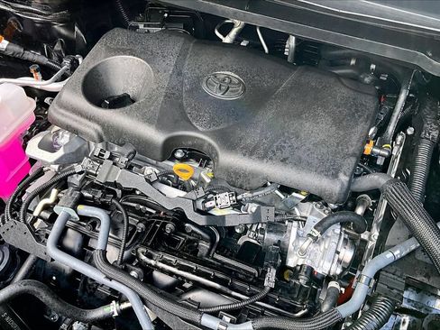 Used 2026 Toyota Sienna XLE FWD image 31