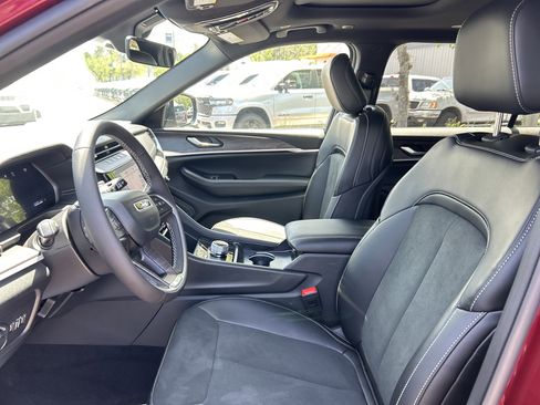 New 2026 Jeep Grand Cherokee L 2WD image 13