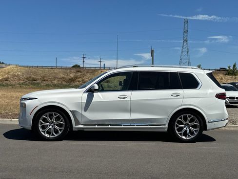 Used 2025 BMW X7 xDrive40i w/ Premium Package AWD/4WD image 6
