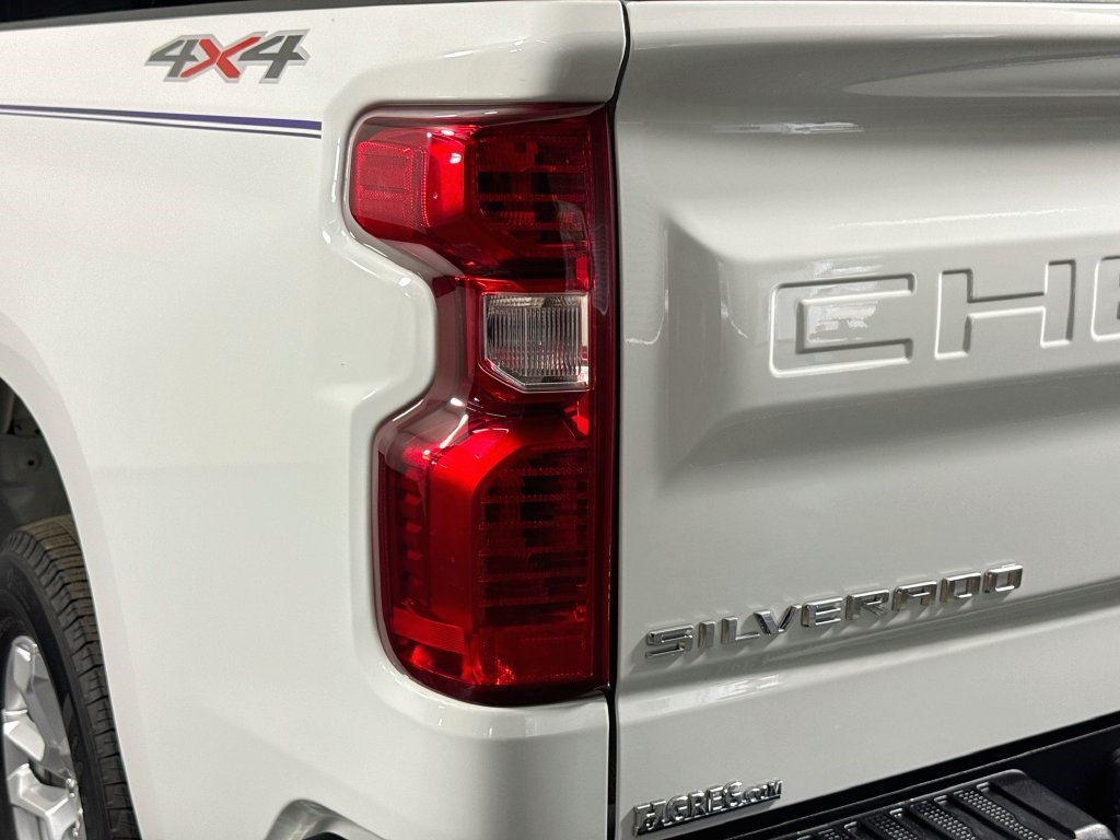 Used 2024 Chevrolet Silverado 1500 LT AWD/4WD image 34