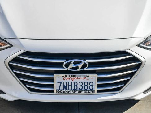 Used 2017 Hyundai Elantra SE image 5