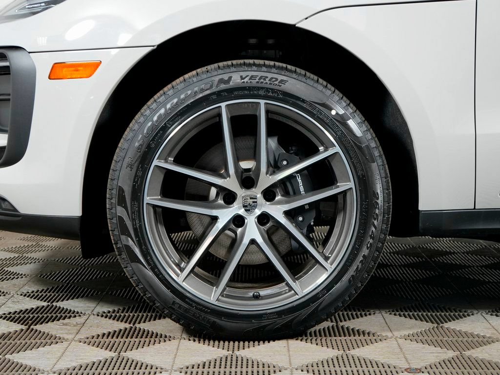 Used 2026 Porsche Macan AWD/4WD image 37