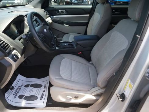 Certified 2018 Ford Explorer FWD image 9