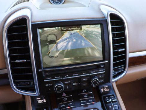 Used 2014 Porsche Cayenne image 46