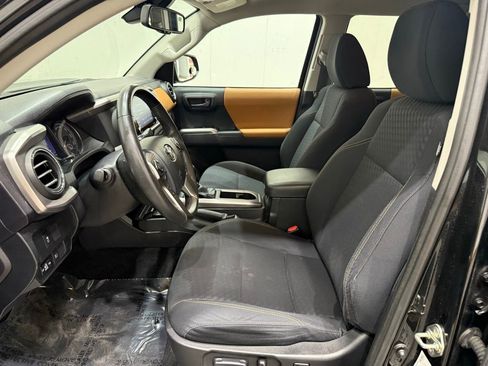 Used 2020 Toyota Tacoma SR5 image 15
