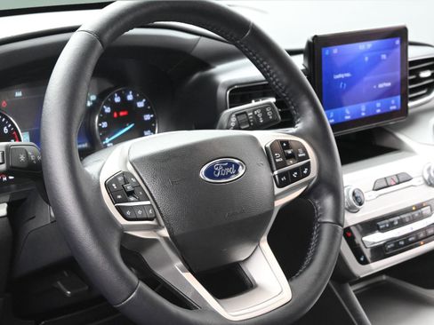 Used 2022 Ford Explorer XLT w/ Equipment Group 202A RWD image 13