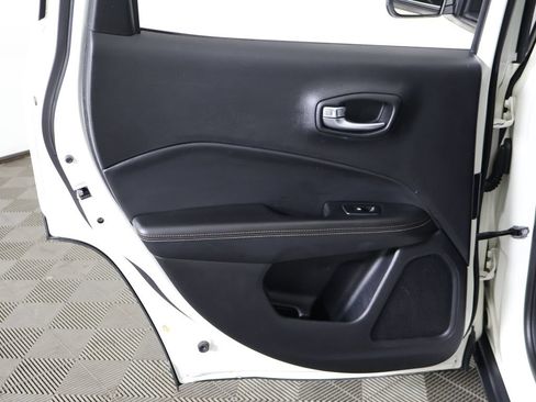 Used 2019 Jeep Compass Latitude FWD image 21