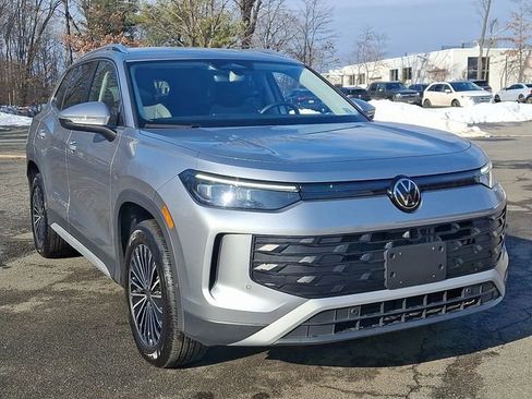 Certified 2025 Volkswagen Tiguan S w/ 18" Wheel Package image 2