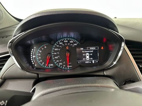 Used 2022 Chevrolet Trax LT w/ LT Convenience Package image 17