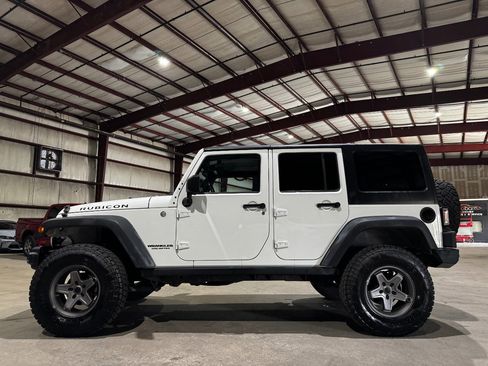 Used 2012 Jeep Wrangler Unlimited Rubicon w/ Connectivity Group image 8