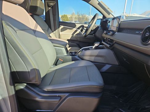 Used 2025 Chevrolet Colorado ZR2 image 32