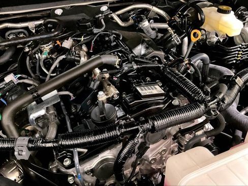 Certified 2025 Toyota Tacoma SR5 AWD/4WD image 32