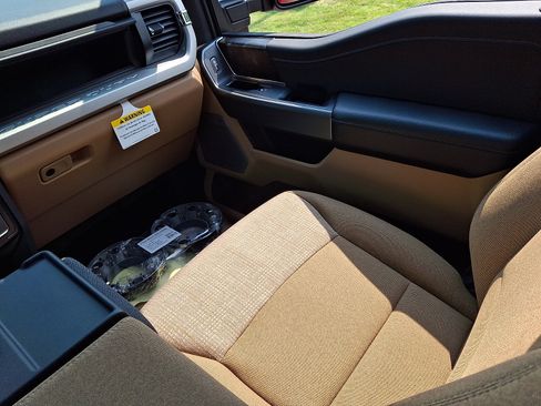 New 2026 Ford F250 XLT w/ XLT Premium Package AWD/4WD image 9