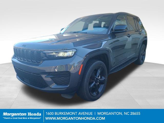 Used 2023 Jeep Grand Cherokee Altitude AWD/4WD image 7