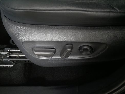 Used 2020 Toyota Highlander XLE image 20