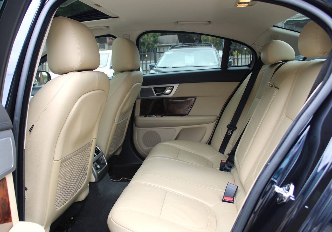 Used 2012 Jaguar XF RWD image 34