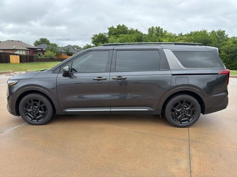 Used 2025 Kia Carnival SX Prestige FWD image 2