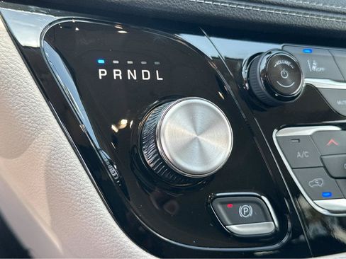 Used 2024 Chrysler Pacifica Limited FWD image 31