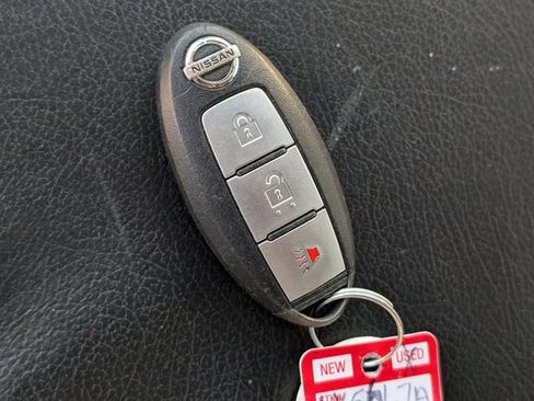 Used 2018 Nissan Titan SV image 29