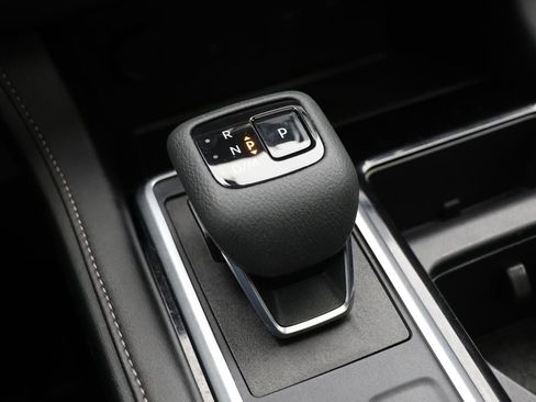 Used 2024 Nissan Pathfinder SL w/ SL Premium Package image 27