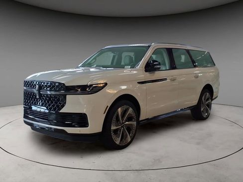 New 2026 Lincoln Navigator L Black Label AWD/4WD image 1