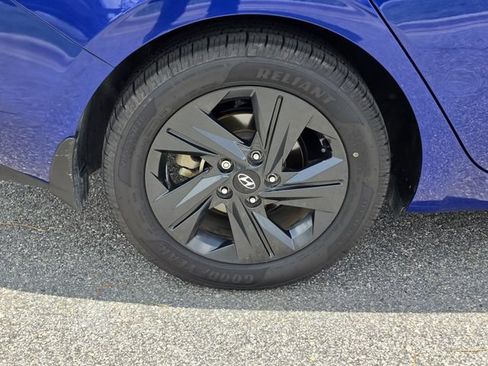 Used 2023 Hyundai Elantra SEL w/ Winter Weather Package FWD image 5