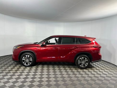 Used 2021 Toyota Highlander XLE image 9