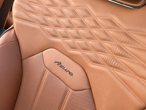 Used 2025 Bentley Bentayga image 49