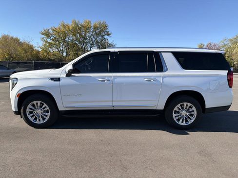 Used 2024 GMC Yukon XL SLT w/ SLT Luxury Package image 34