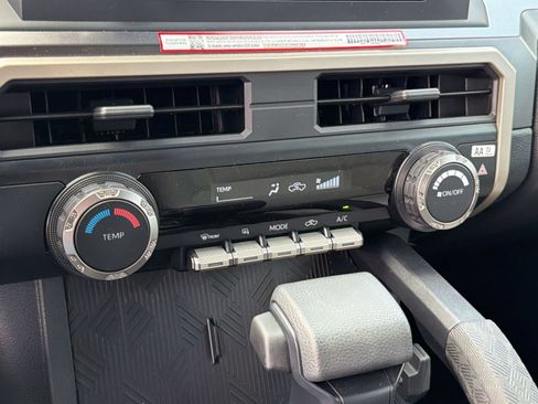 Used 2025 Toyota Tacoma SR5 AWD/4WD image 27