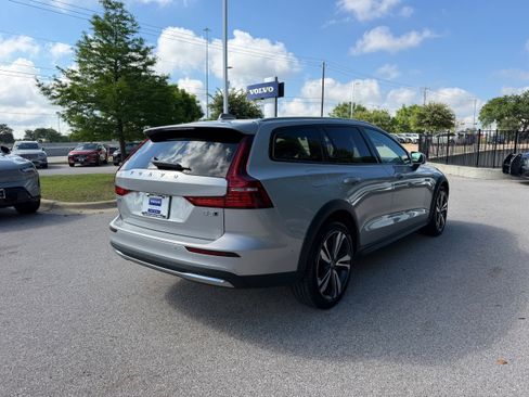 Certified 2025 Volvo V60 B5 Cross Country Plus AWD/4WD image 6