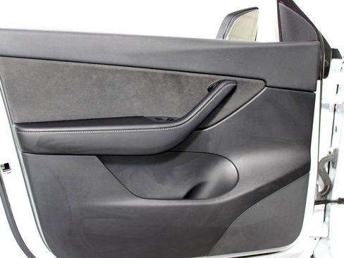 Used 2021 Tesla Model Y Long Range image 6