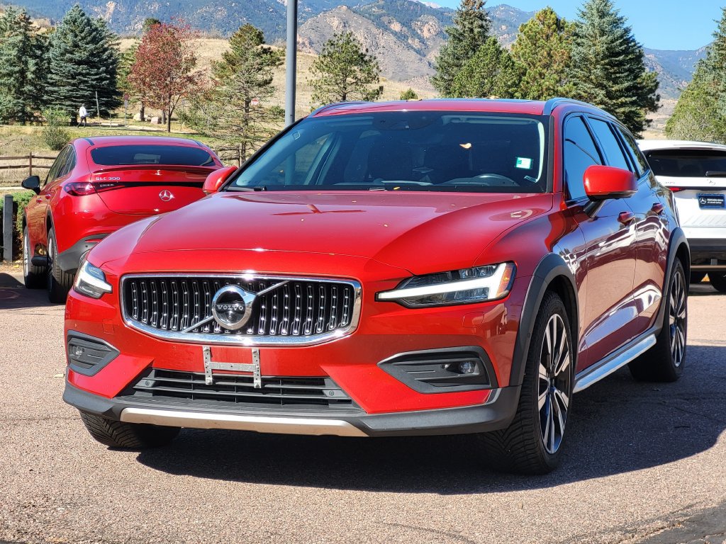 Used 2020 Volvo V60 T5 Cross Country w/ Protection Package Premier AWD/4WD image 3