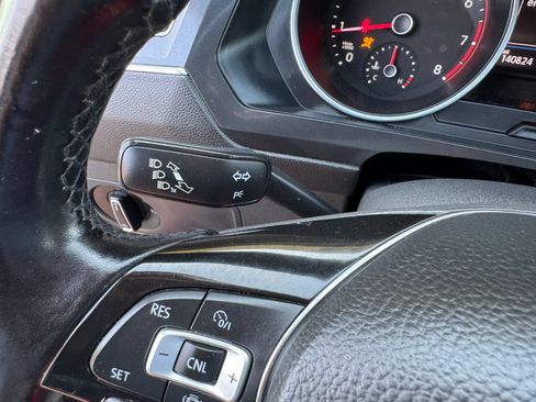 Used 2019 Volkswagen Tiguan SE FWD image 32