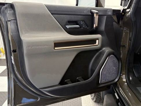 Used 2024 GMC Hummer EV 2X w/ LPO, Illumination Package AWD/4WD image 18