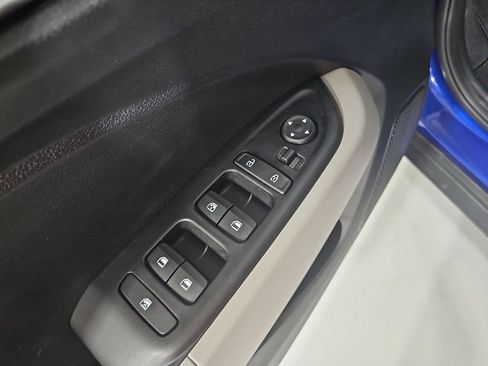 Certified 2025 Hyundai Venue SEL FWD image 13