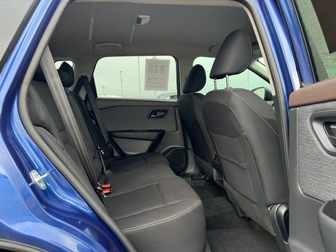 Used 2023 Nissan Rogue S image 60