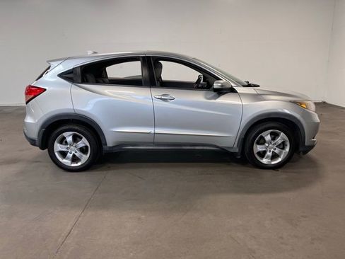 Used 2016 Honda HR-V EX image 2