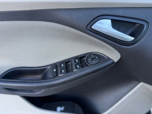 Used 2014 Ford Focus SE image 16