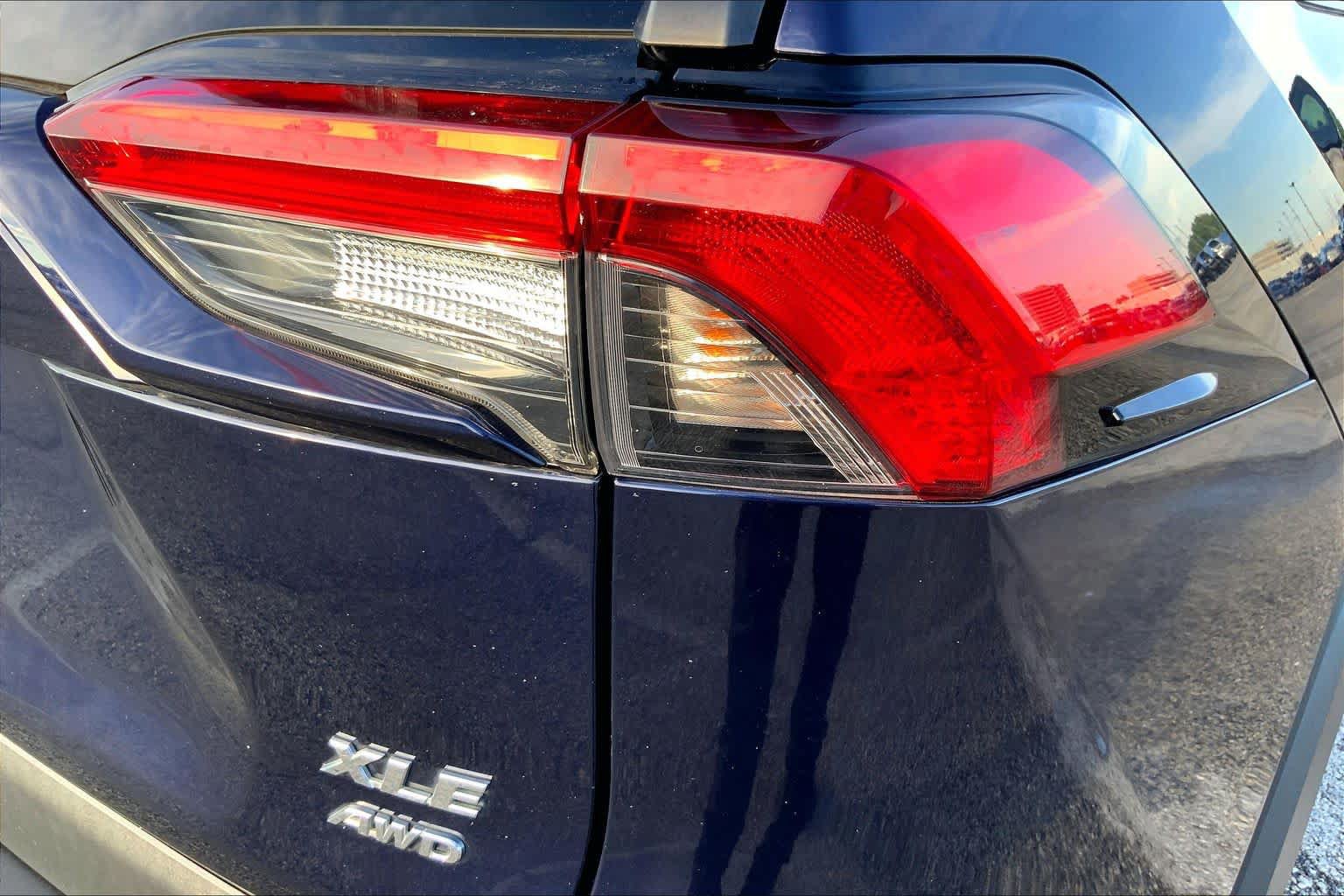 Used 2021 Toyota RAV4 XLE AWD/4WD image 30