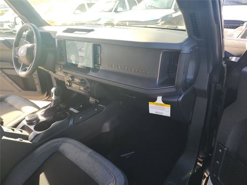 New 2025 Ford Bronco 4-Door image 25