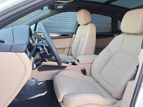 Used 2026 Porsche Macan AWD/4WD image 5