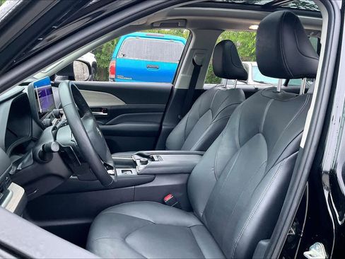 Used 2025 Toyota Grand Highlander AWD image 8