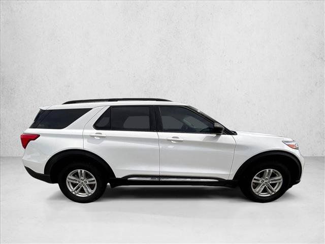 Used 2020 Ford Explorer XLT w/ Equipment Group 202A AWD/4WD image 3